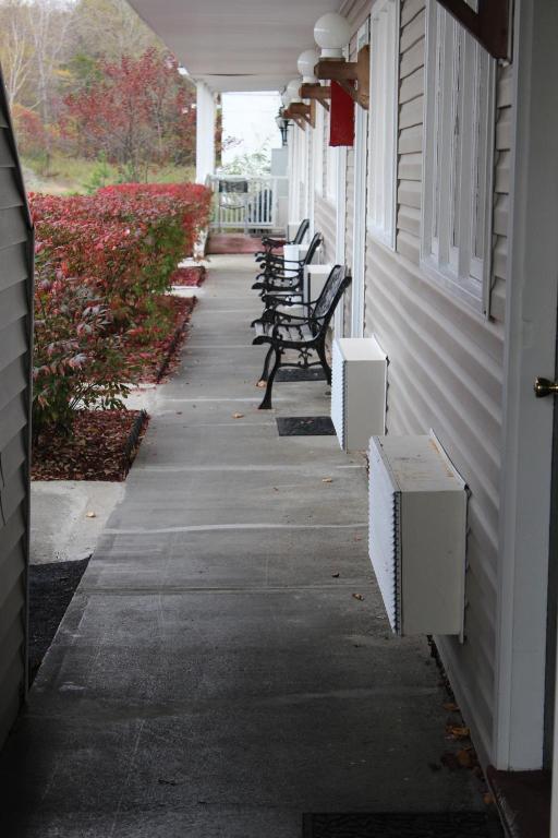 Berkshire Travel Motel 2*