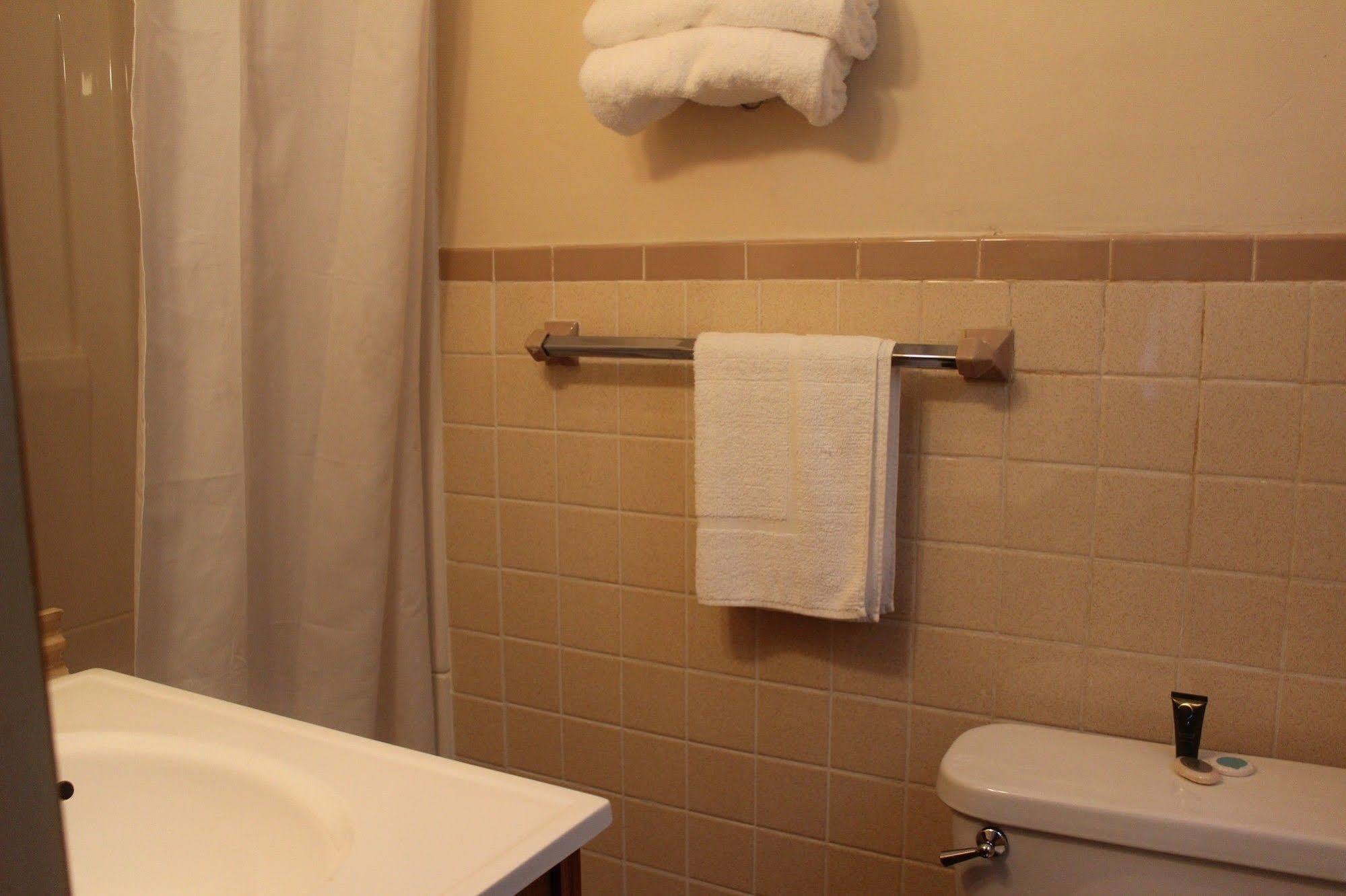 Berkshire Travel Motel 2*