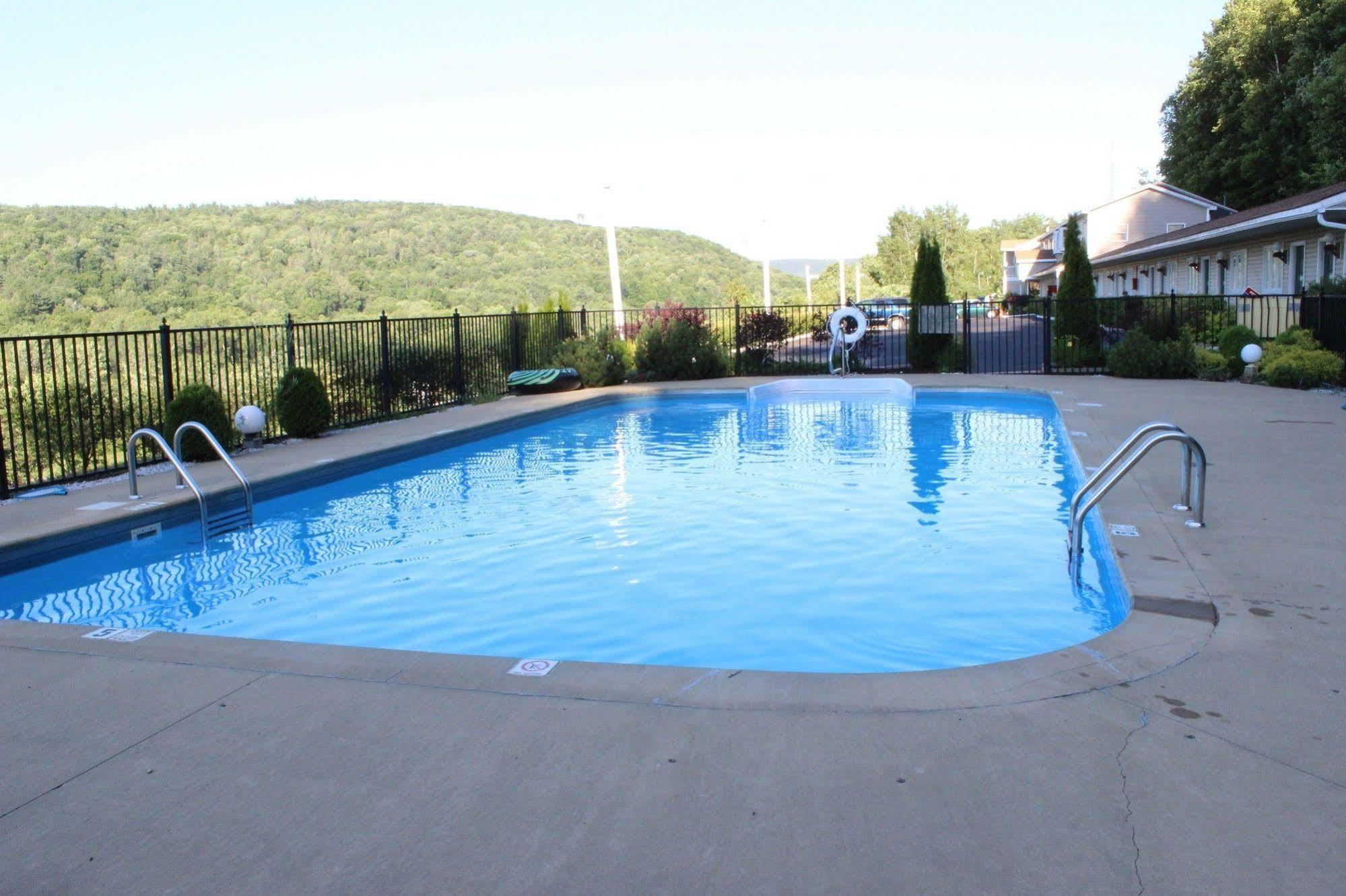 Berkshire Travel Motel
