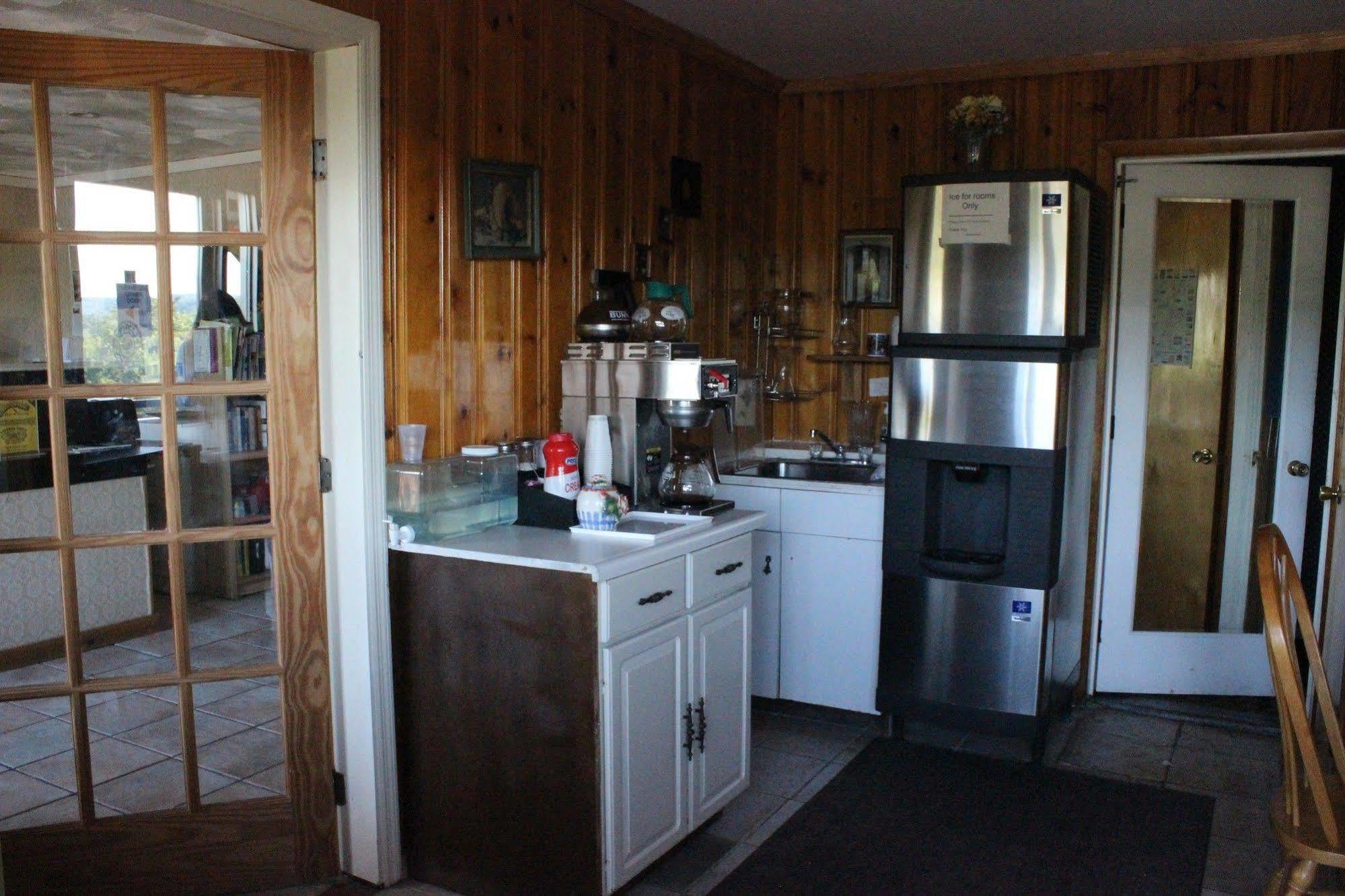 Berkshire Travel Motel
